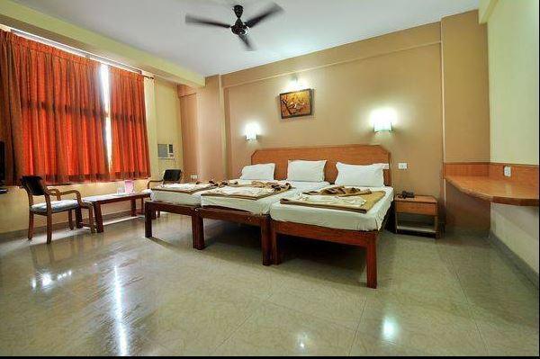 Sreeya Comforts Otel Maisur Dış mekan fotoğraf